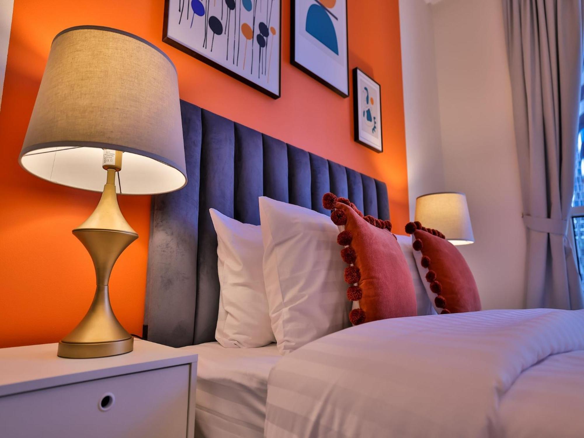 Apartment Luxe Near Mall Burj Khalifa Pool Gym Parking