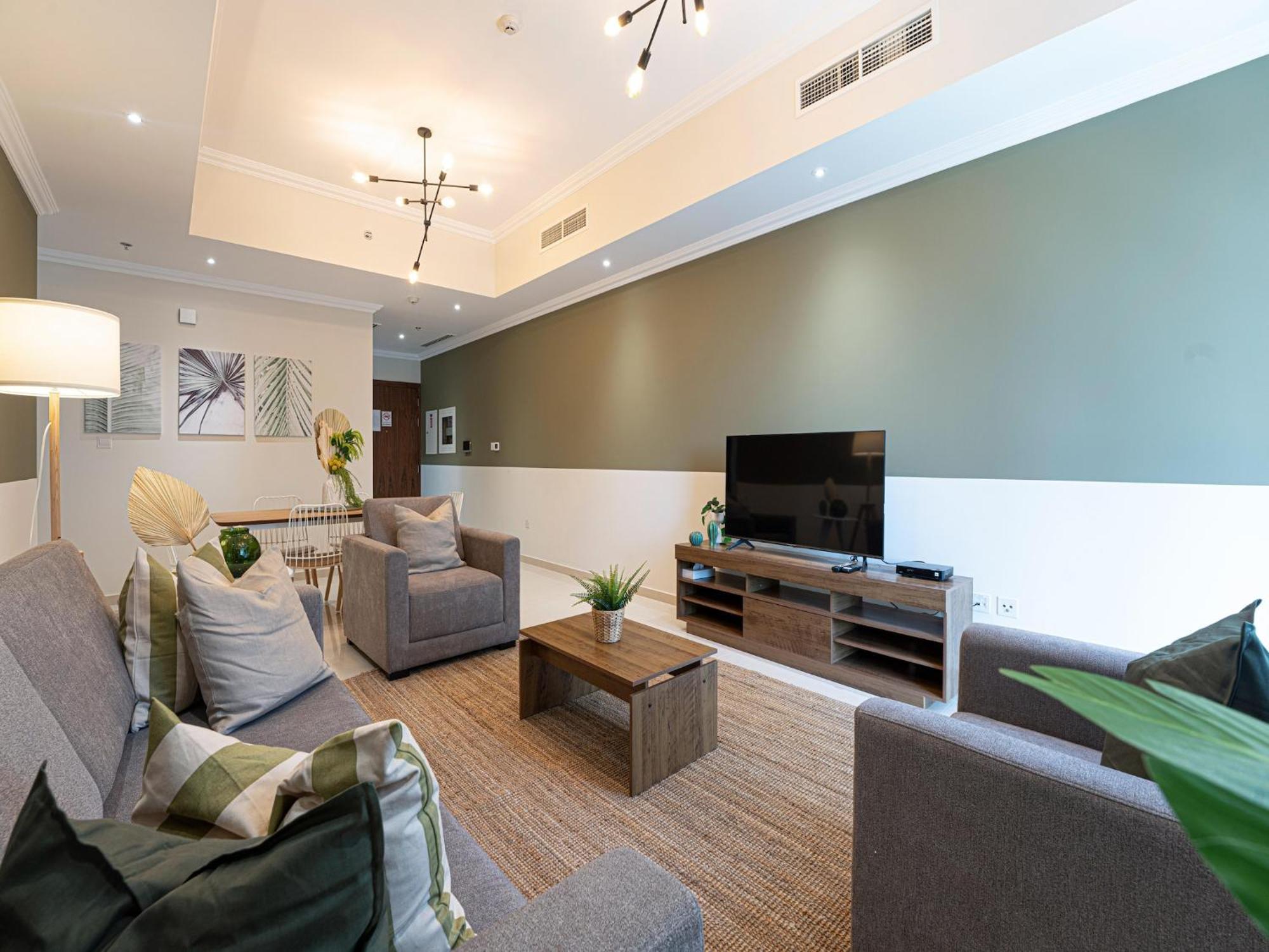 Luxe Near Mall Burj Khalifa Pool Gym Parking Apartment